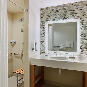Deluxe  King Room Mobility accessible